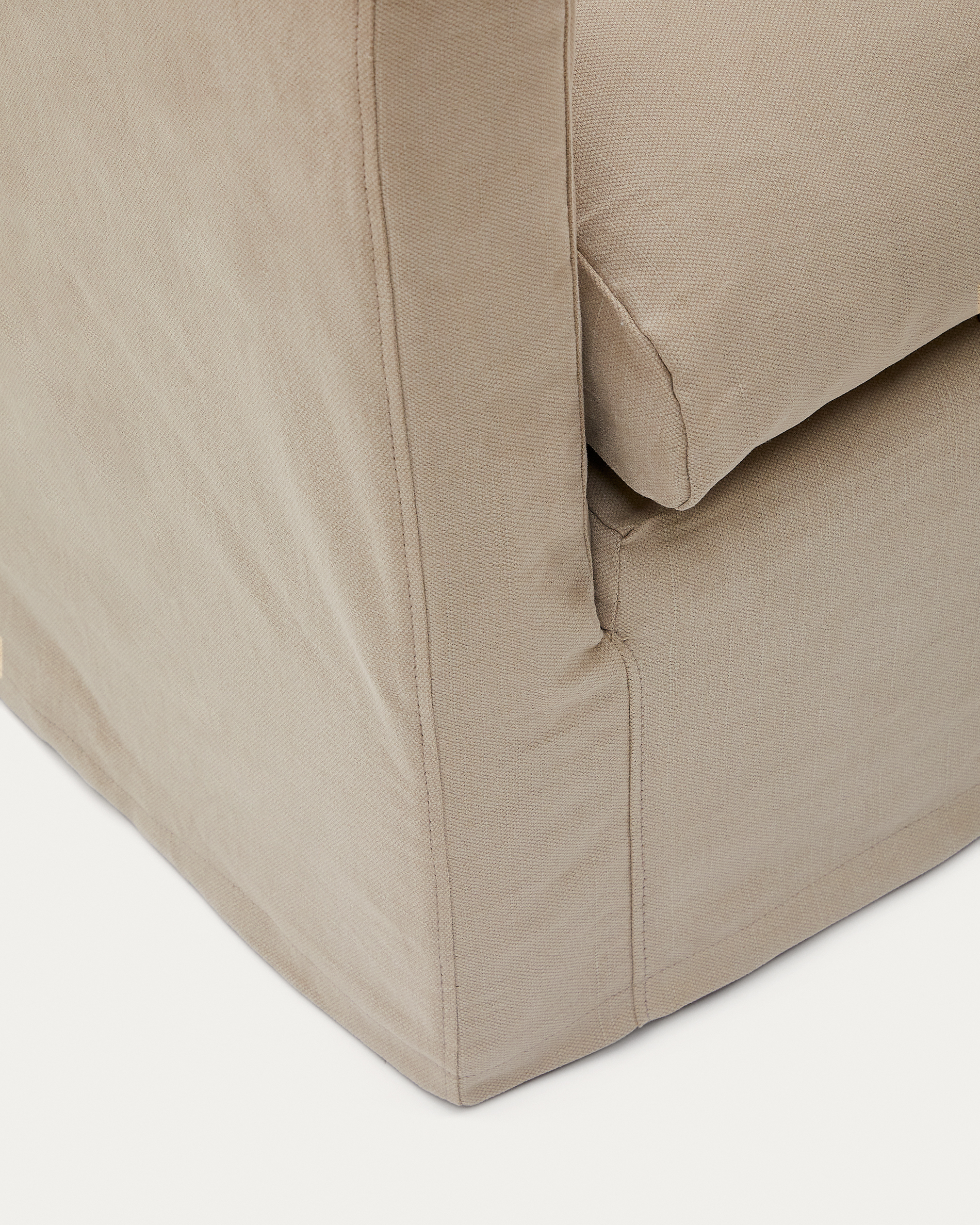 A cover designed to kep your Nora armchair in brand-new condition. Made from linen and cotton fabri La Forma 192955