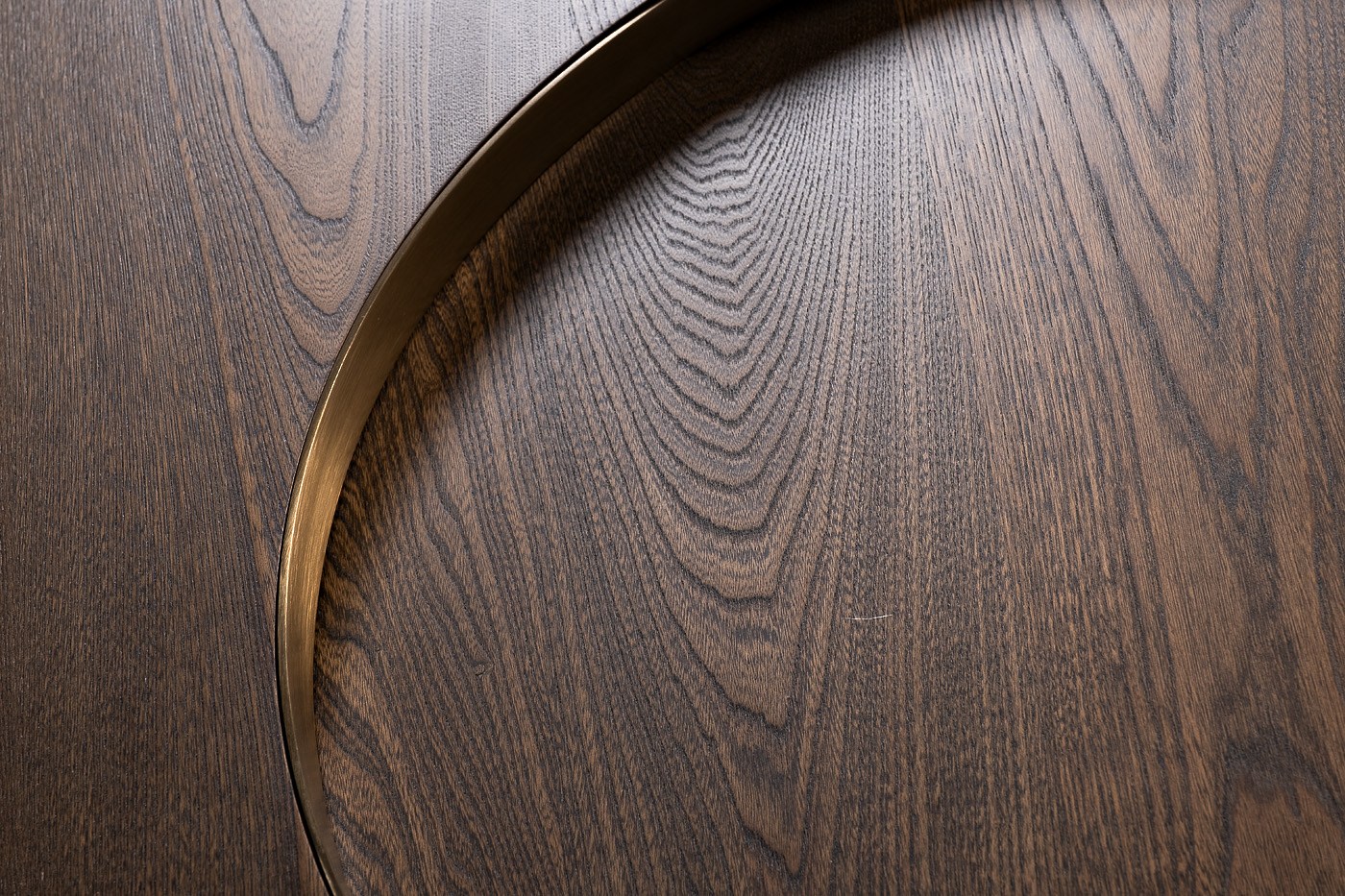 Стол журнальный круглый темный шпон Garda Decor KFG204