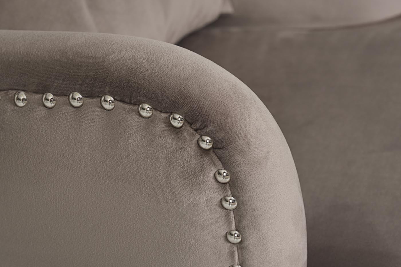 Кресло Rimini велюровое крем-брюле Garda Decor RIMINI-2K-КР-БРЮЛЕ Bel42