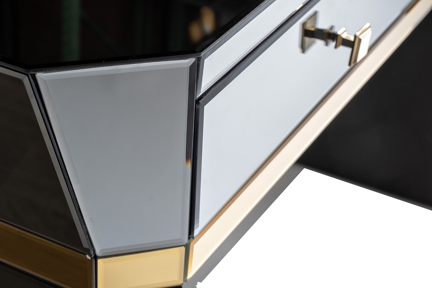 Консоль зеркальная с двумя ящиками и золотистой отделкой Garda Decor KFG125