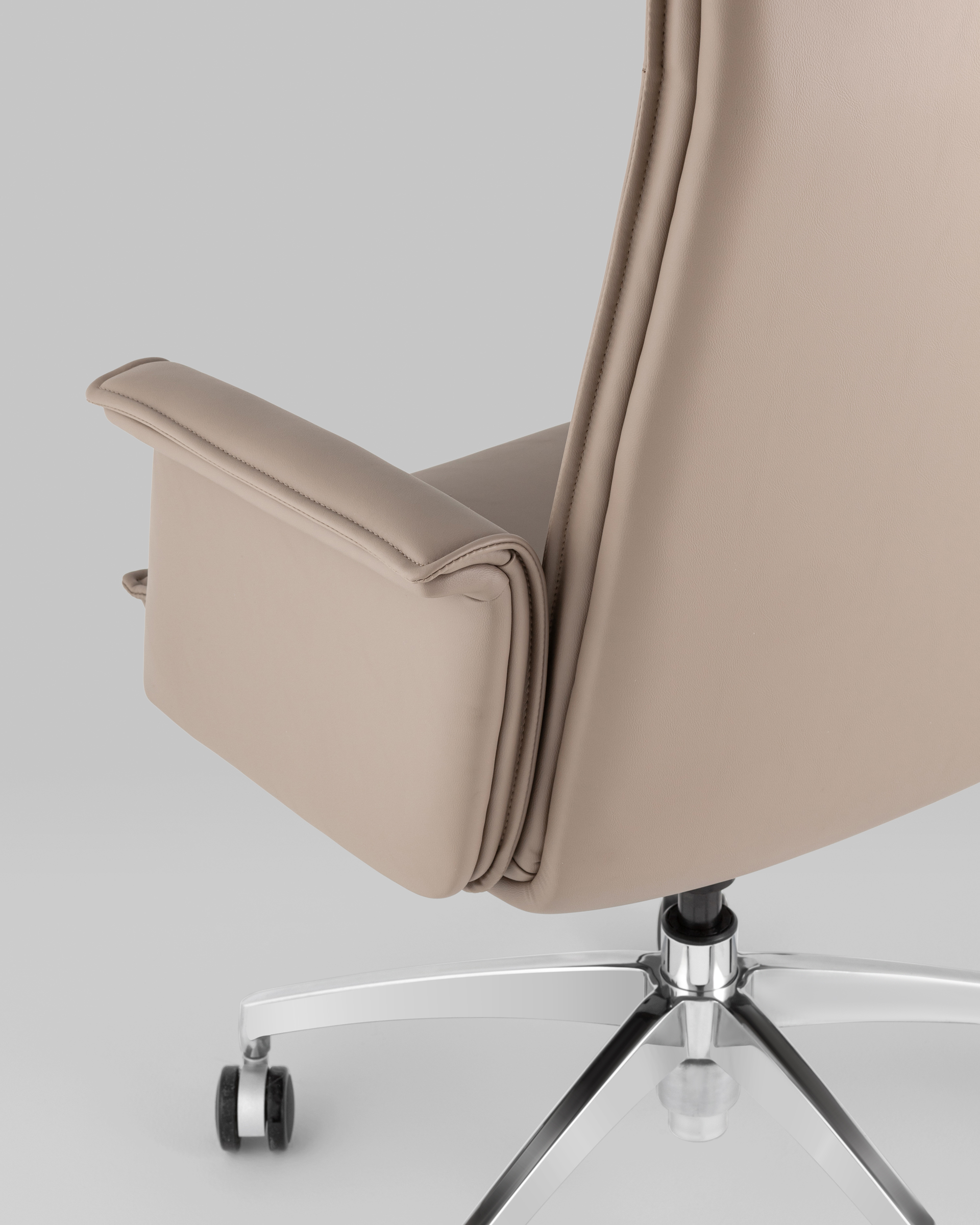 Кресло руководителя TopChairs Regenta бежевый Stool Group