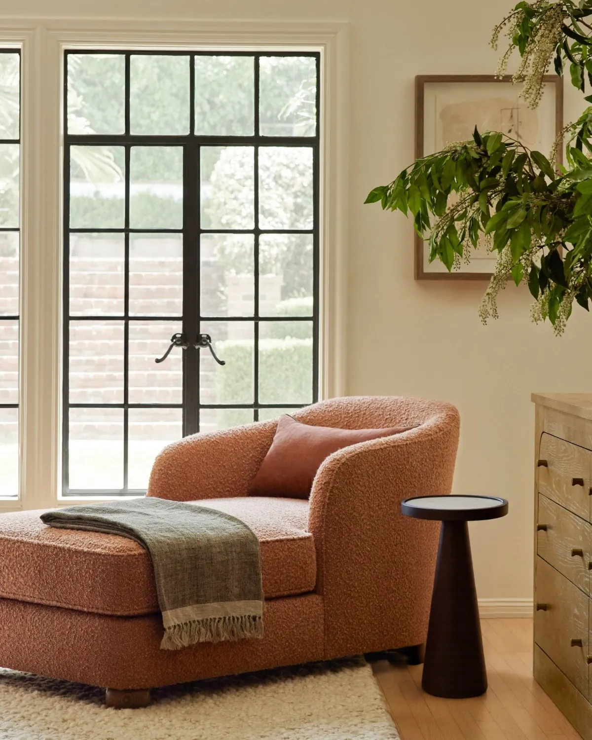 Чёрный придиванный столик Ридж Louvre Home FST190924RJ