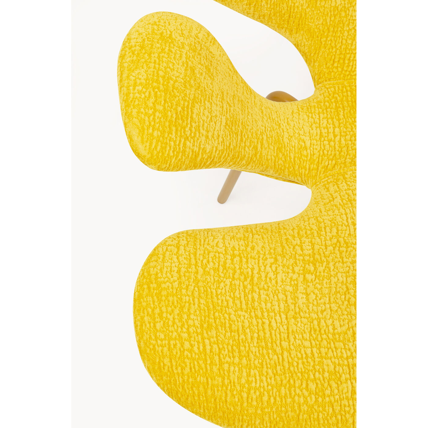 Стул с подлокотниками Soft Petal Yellow Mono KARE 71245