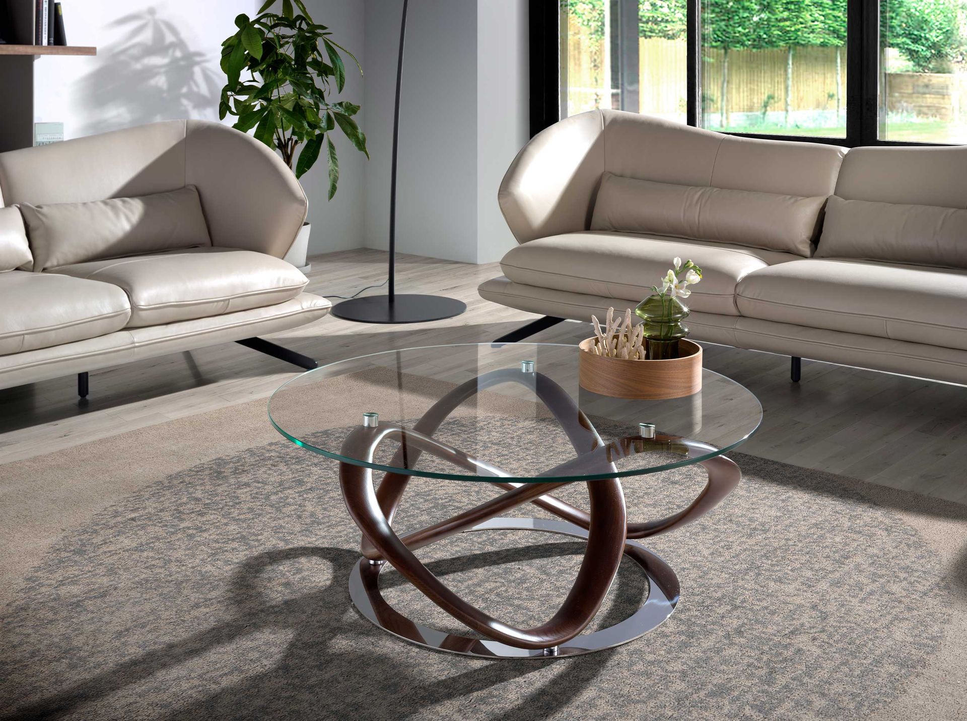 Круглый журнальный столик из стекла и массива ореха CT20050 /2064 Angel Cerda