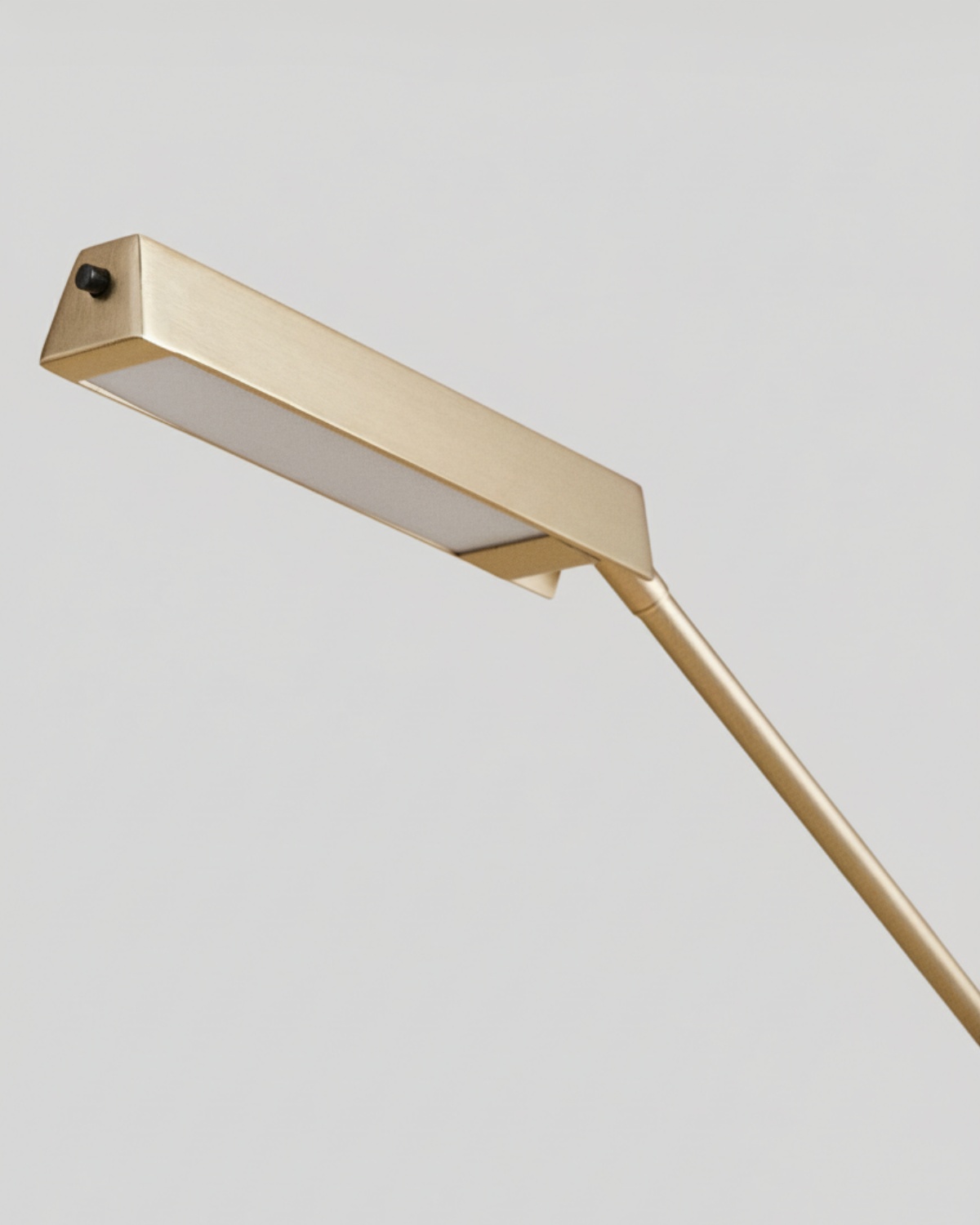 Золотая настольная лампа Уве Louvre Home 21005-1TB