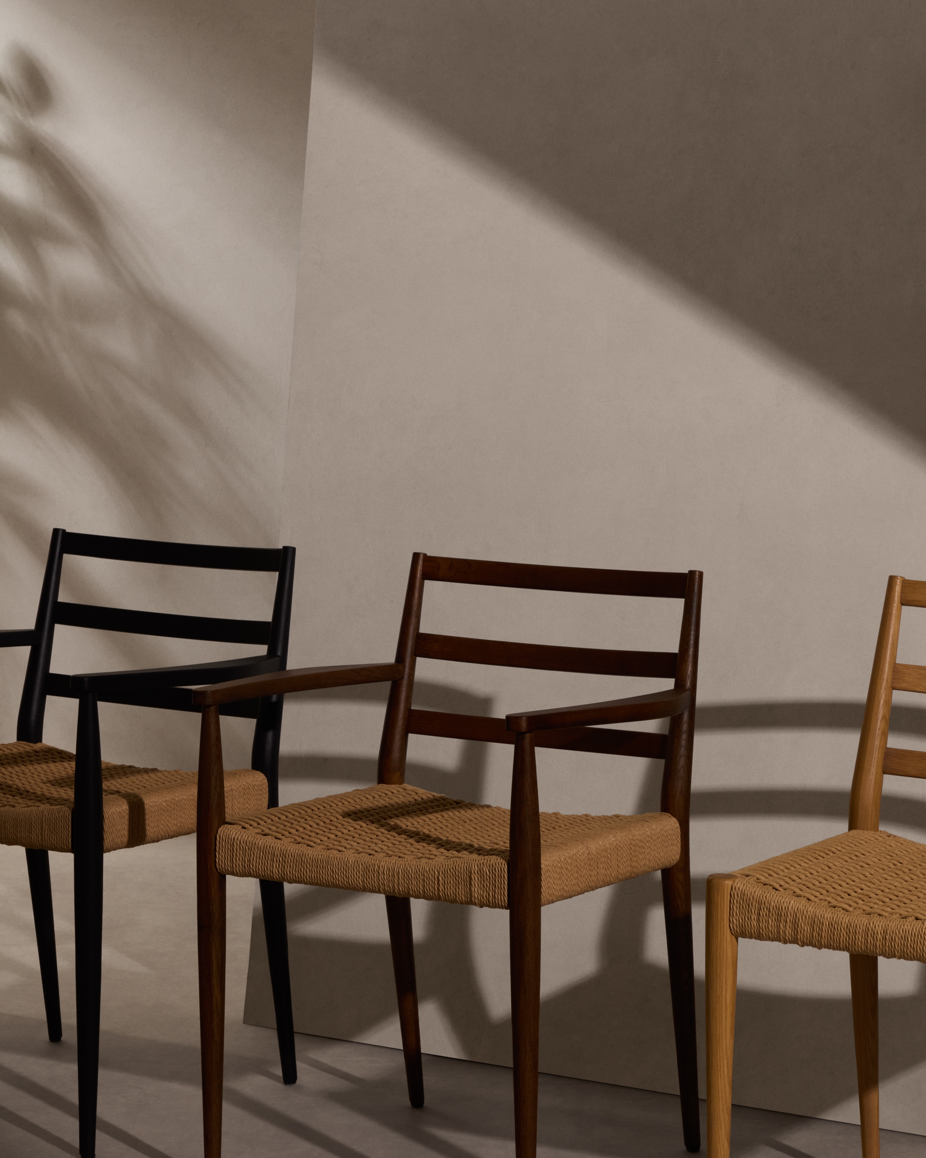 Analy Стул из массива дуба с отделкой под орех и сиденьем из веревки La Forma (ex Julia Grup)