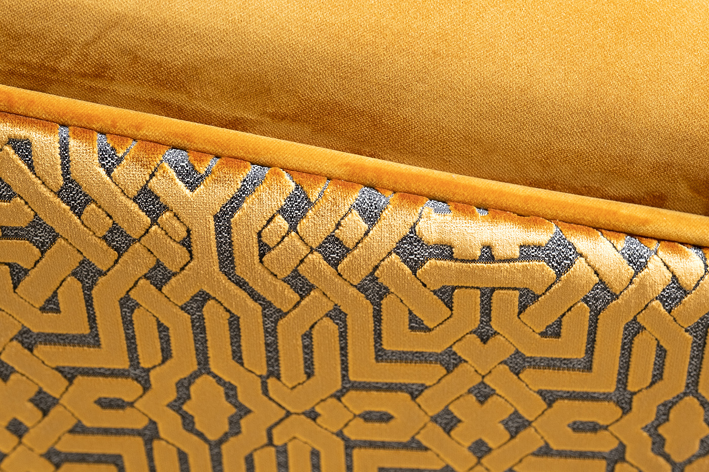 Диван Trevi трехместный раскладной оранжевый с кантом Garda Decor TREVI-230M-3К-Velv ORANG+Lattice ORANG