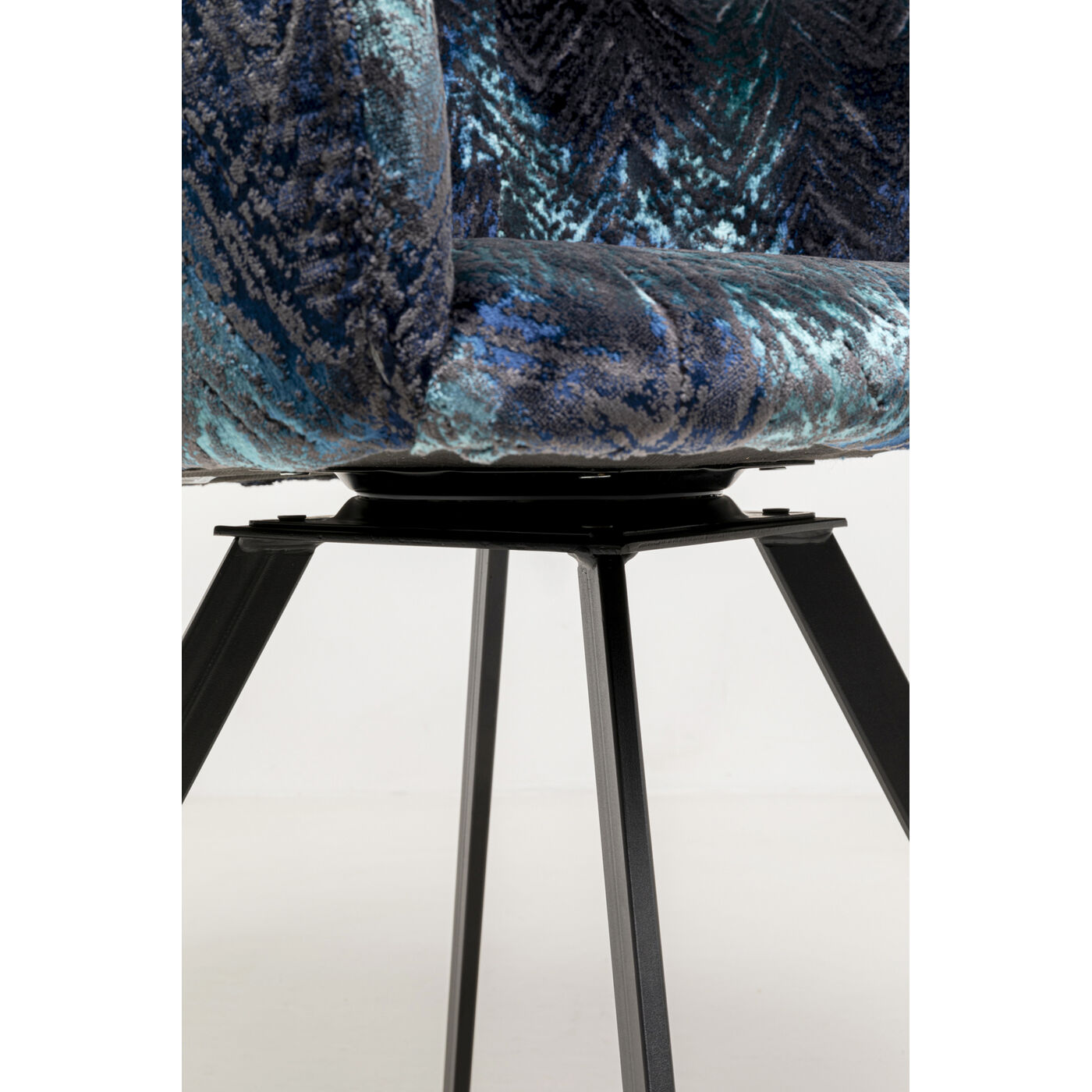 Кресло вращающееся Coco Hugs Keops Blue Limited KARE 46247