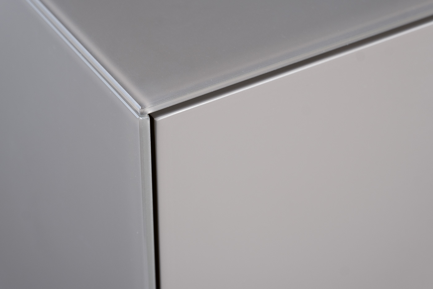 Тумба под телевизор со стеклянной столешницей Garda Decor 58DB-19011