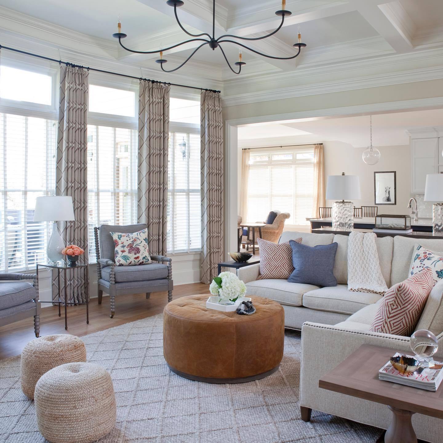Приставной столик Currey & Company Boyles Travertine 4000-0135
