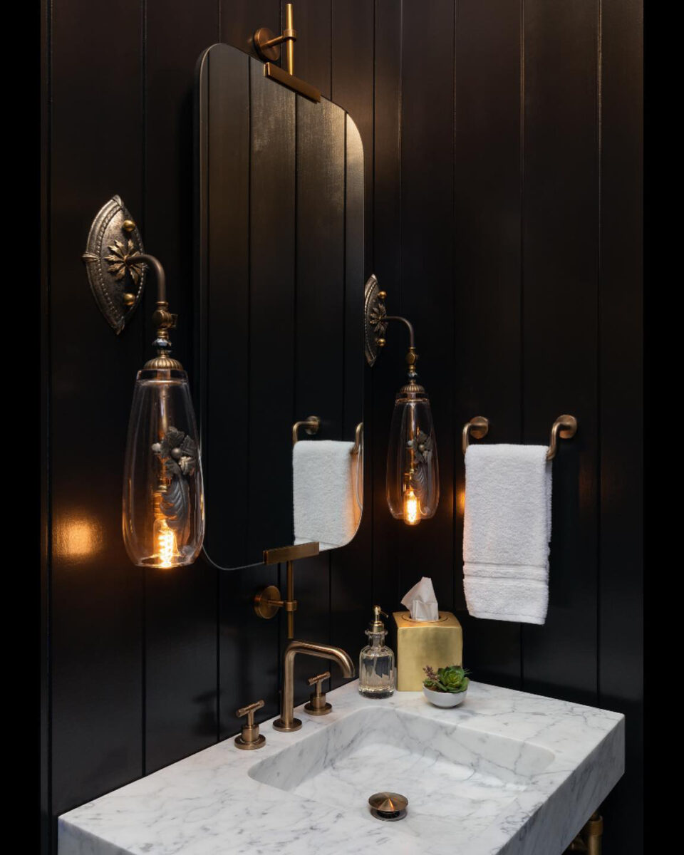 Золотое настенное зеркало Линарес Louvre Home LHDWM281723ZYH