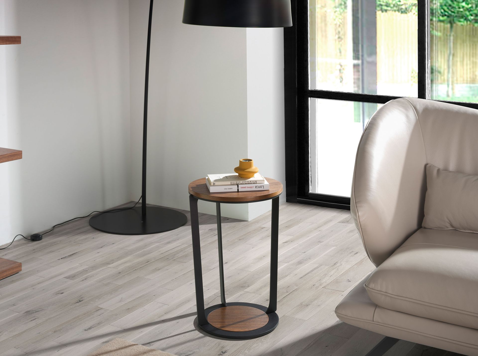 Приставной столик 2116/MH2208B из ореха и черной стали Angel Cerda