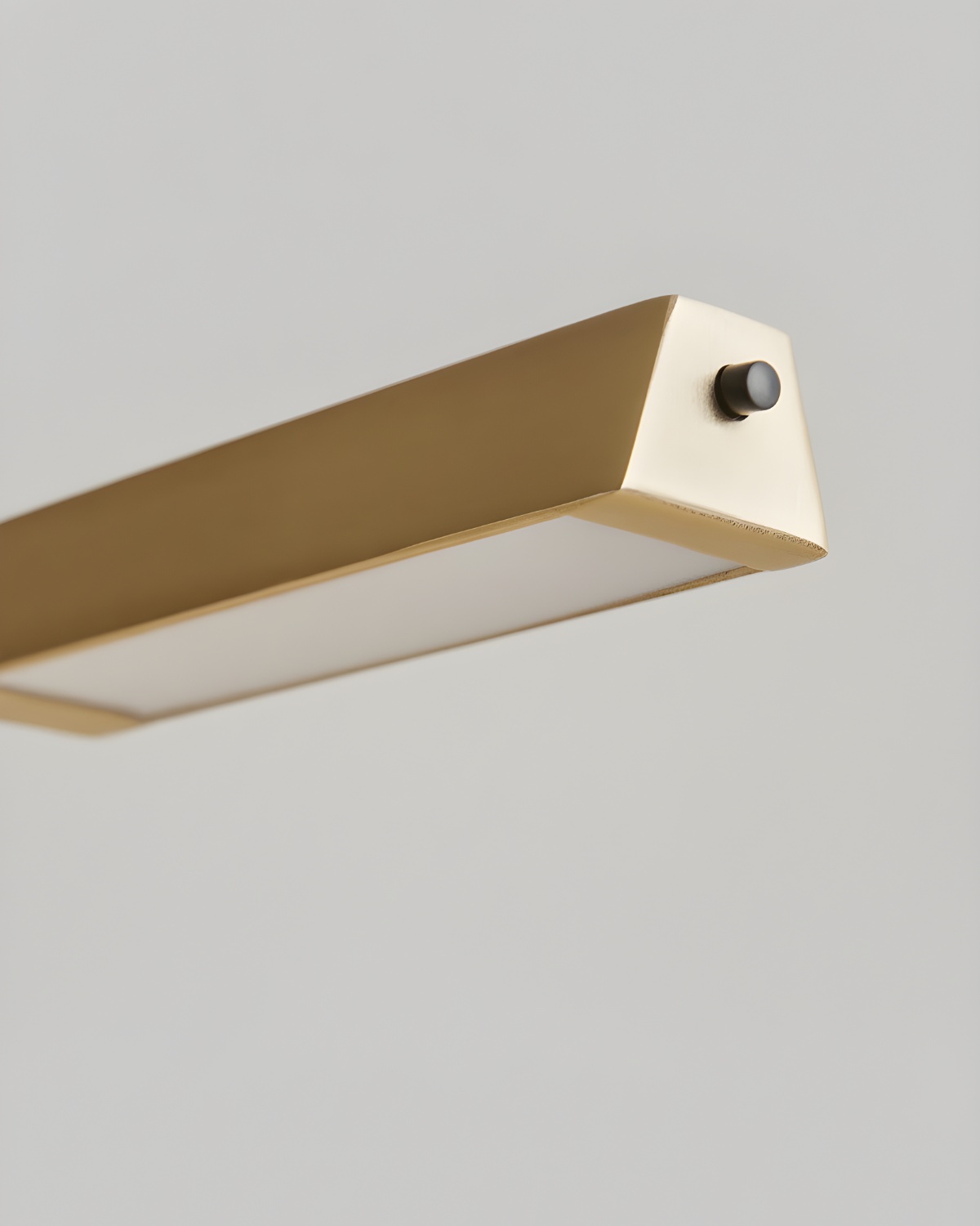 Золотая настольная лампа Уве Louvre Home 21005-1TB