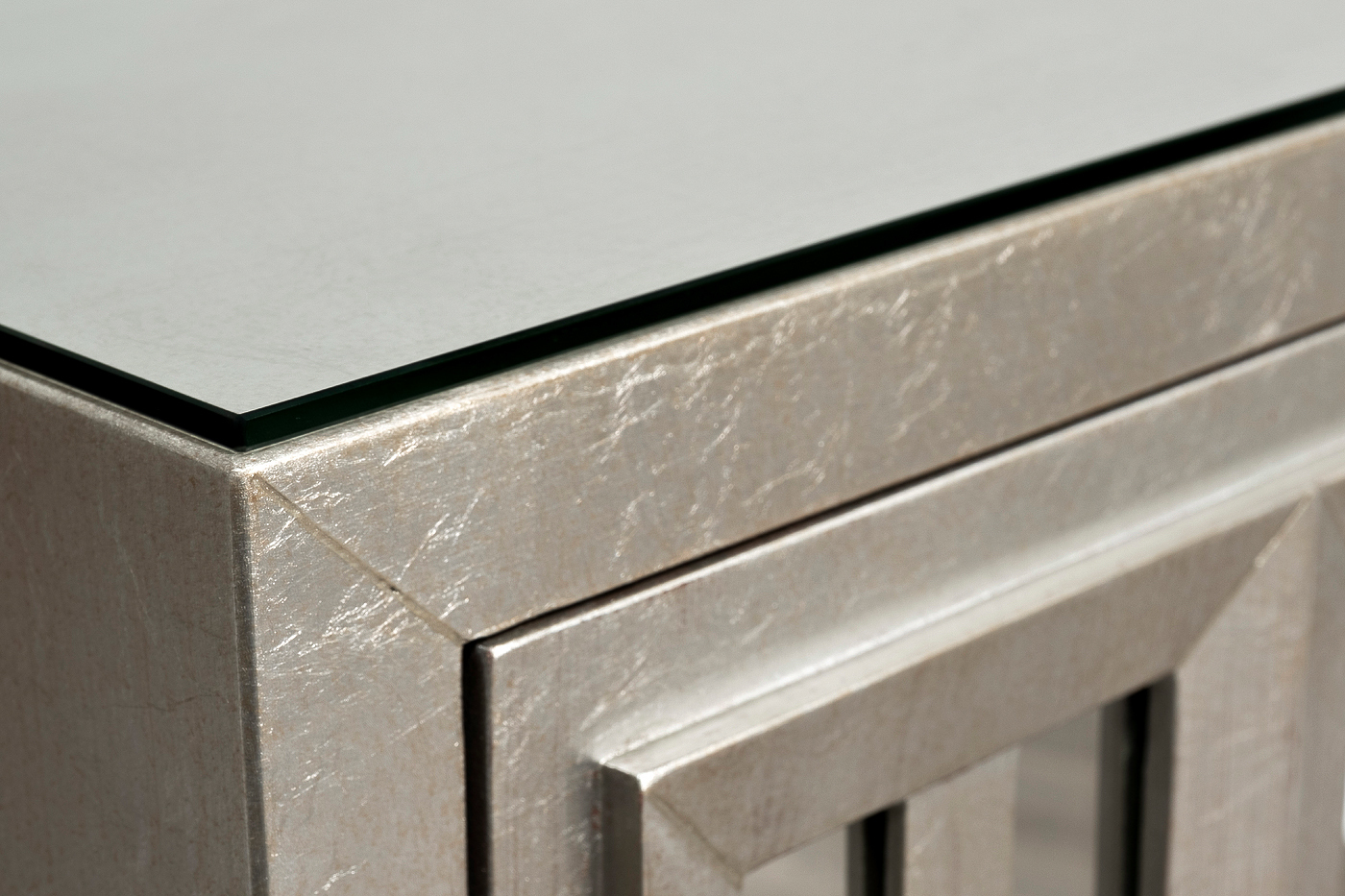 Комод дизайнерский с зеркальным фасадом Garda Decor ART-4477-S1