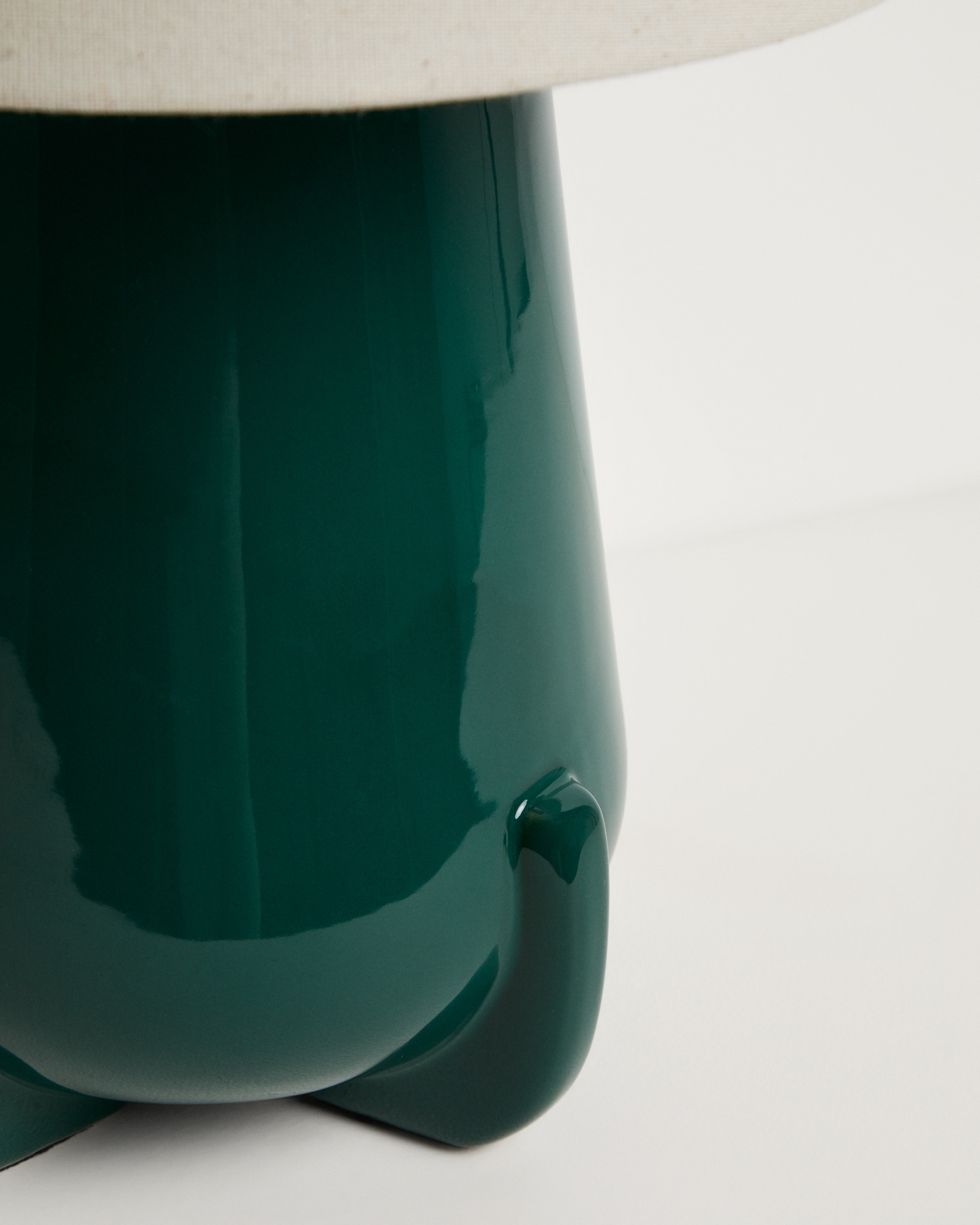 Настольная лампа Odra из зеленой керамики с глянцевой отделкой La Forma 482439