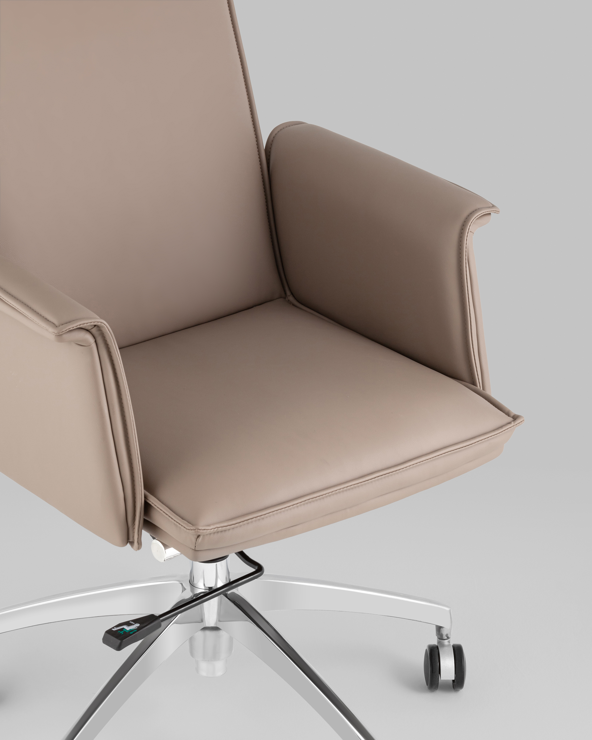 Кресло руководителя TopChairs Regenta бежевый Stool Group