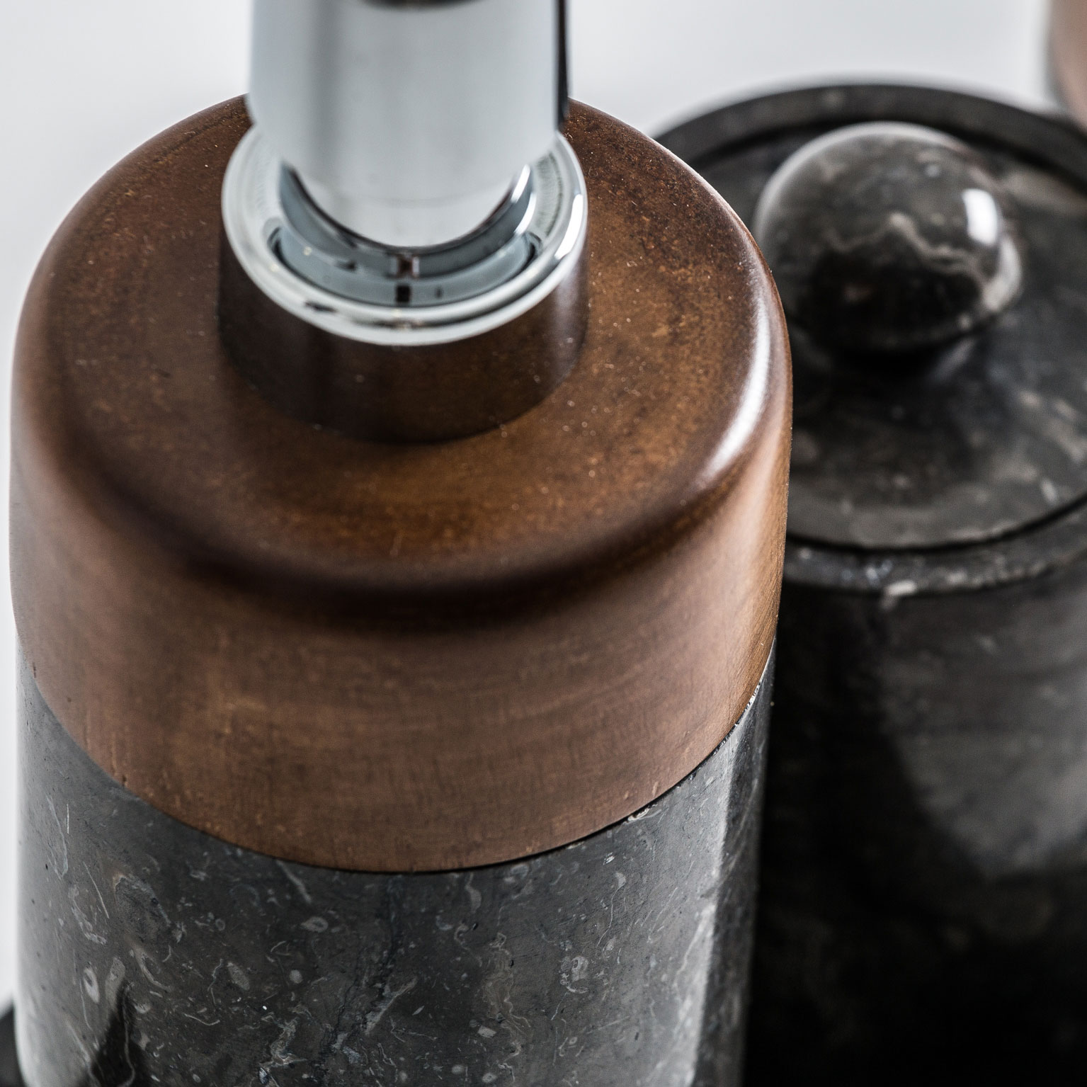 Набор для ванной из 4-х предметов NEPTUNO черный Vical