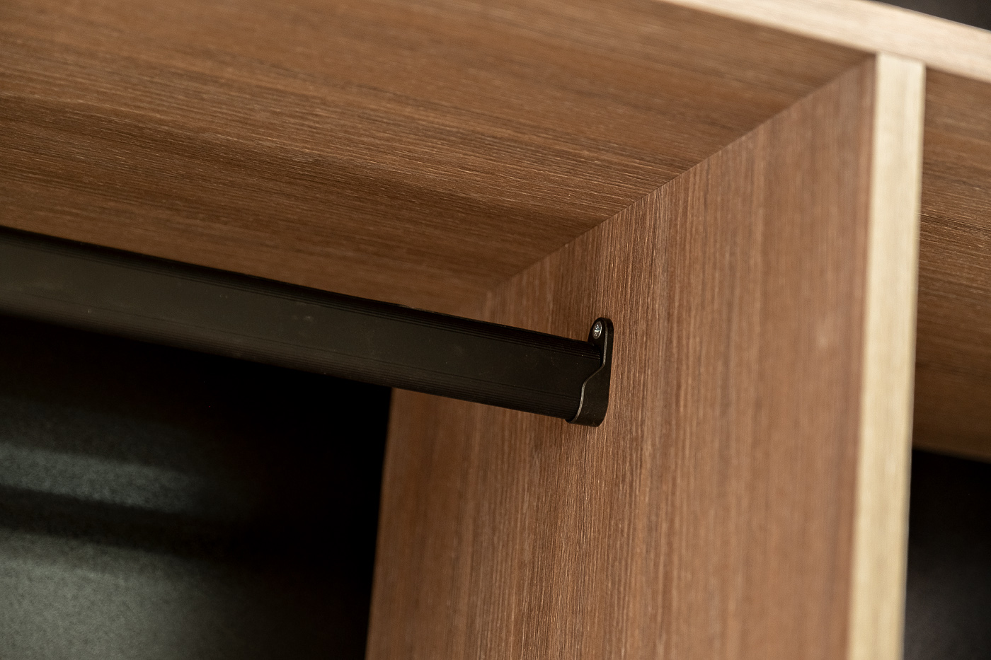 Шкаф двудверный с полками цвет дуб Garda Decor GD-10013/1-3(тонировка)