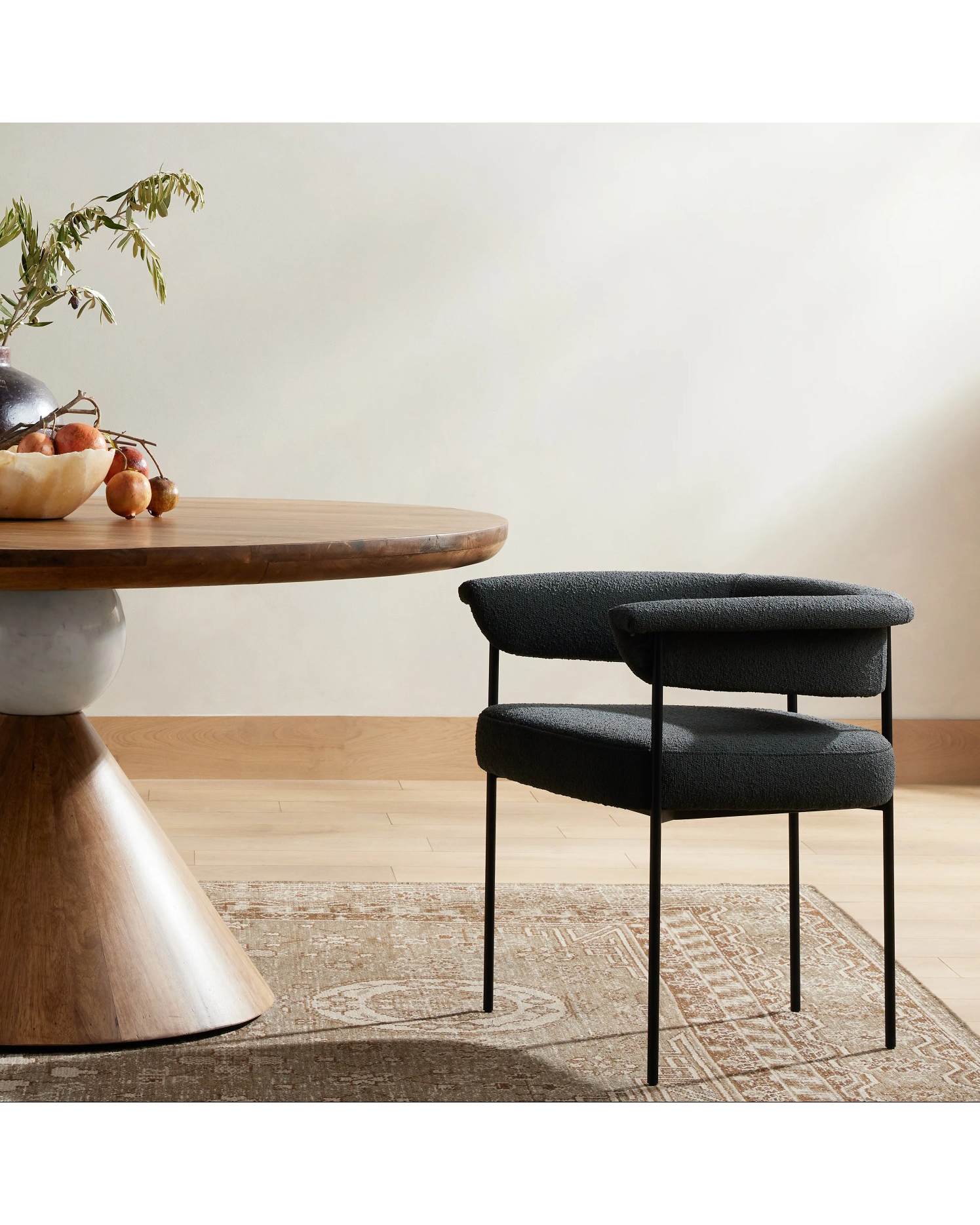 Черный мягкий стул Эбби Louvre Home LHFDC150523IMT