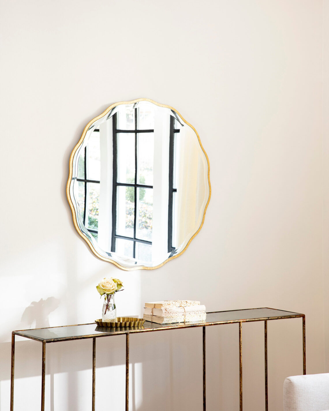 Золотое настенное зеркало Бонни Louvre Home LHDWM311223RJ