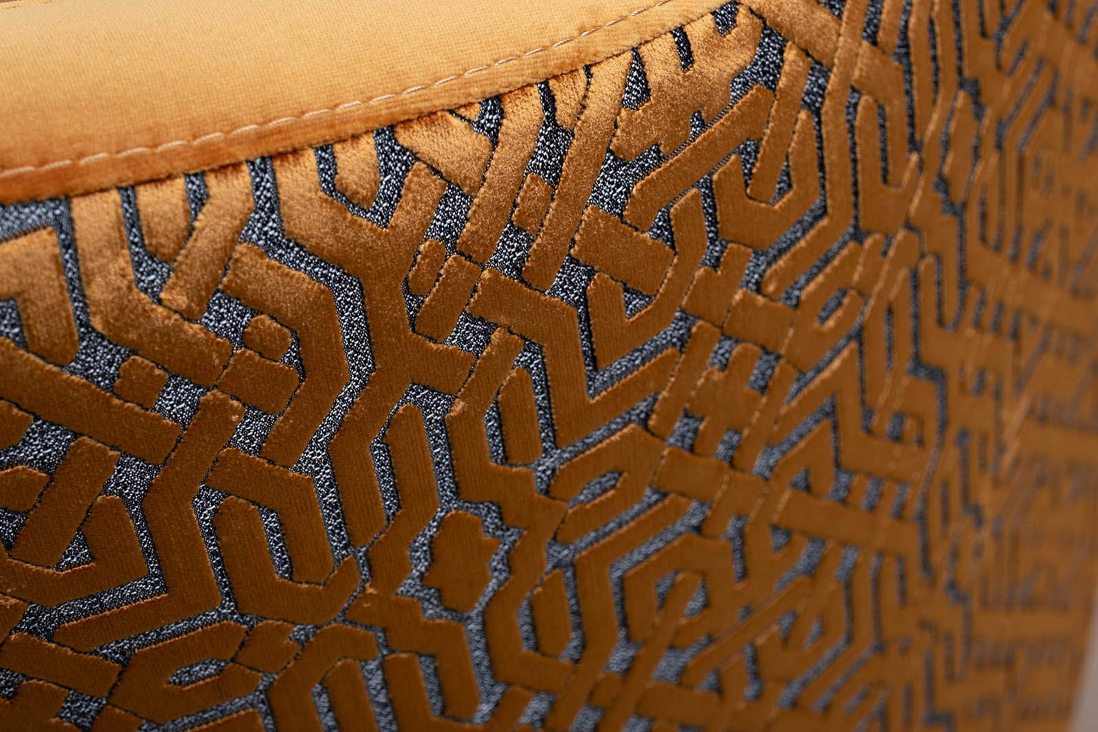 Кресло Napoli вращающееся вельветовое с принтом оранжевое Garda Decor Napoli-Velv-ORANG+ Lattice ORANG