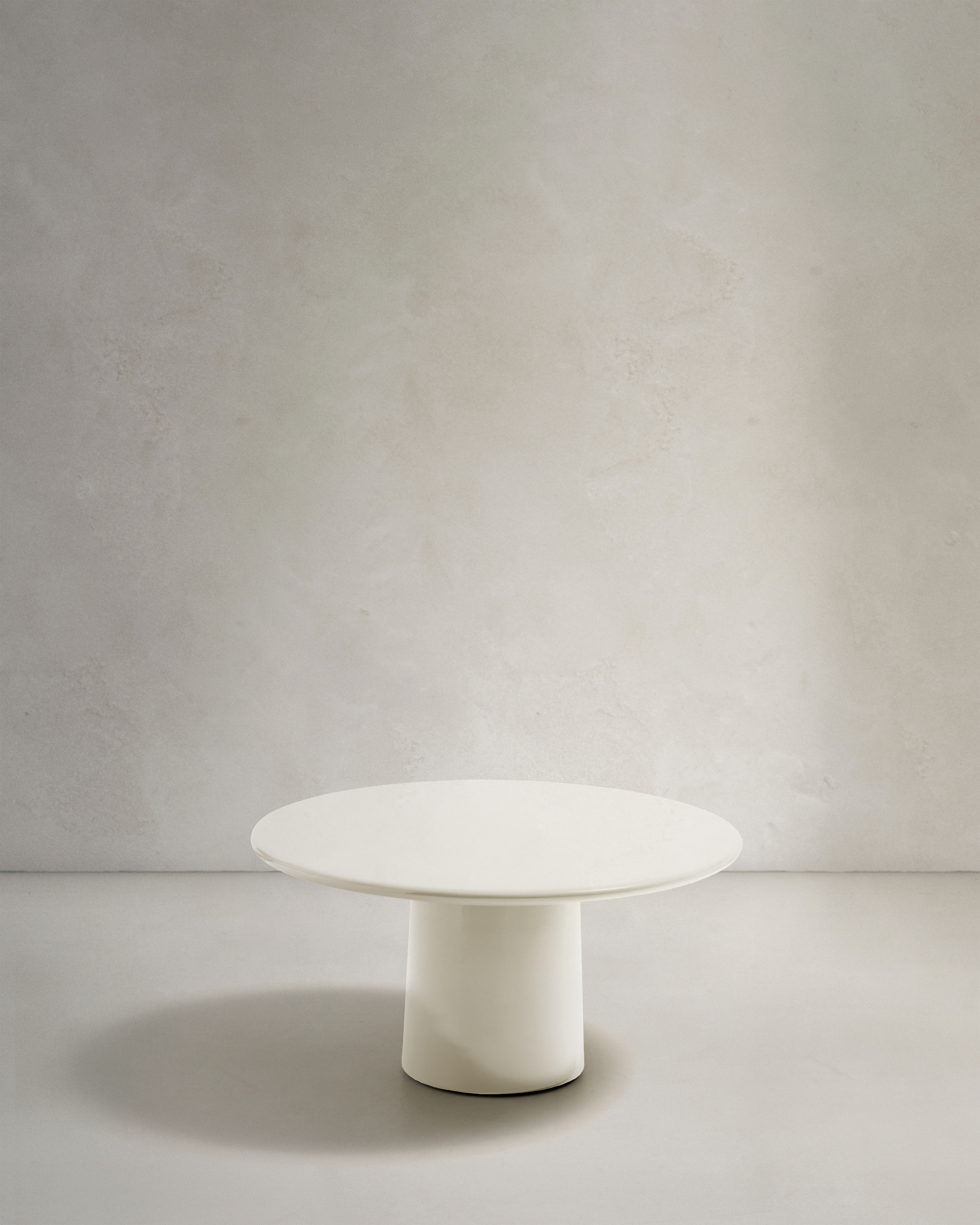 Журнальный столик Albanella из цемента с глянцевой белой отделкой Ø85 см La Forma (ex Julia Grup)