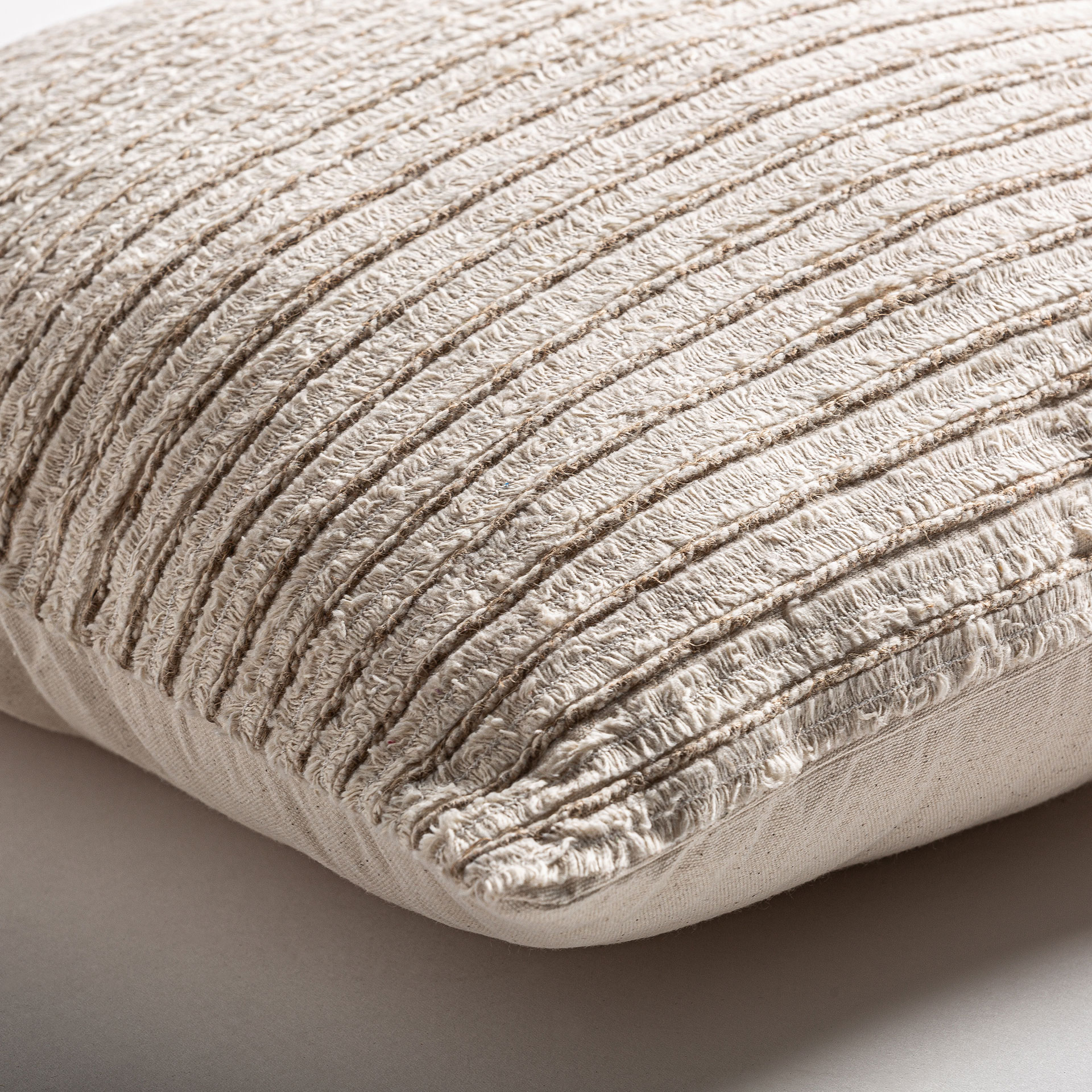 Подушка Alka кремового цвета Vical