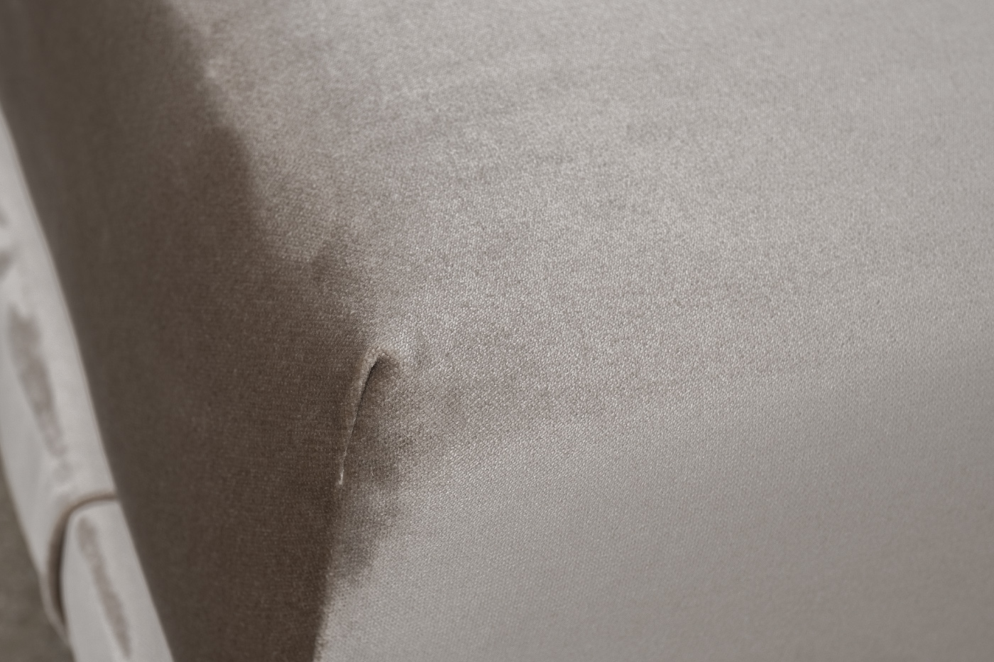 Банкетка на металлически опора бежевая Garda Decor PRIMA-Б160-Velvet BEG