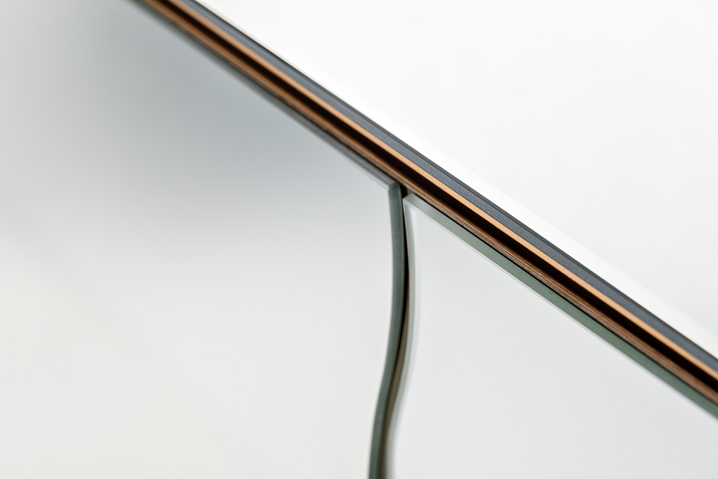 Комод зеркальный с золотым декором Garda Decor KFG195