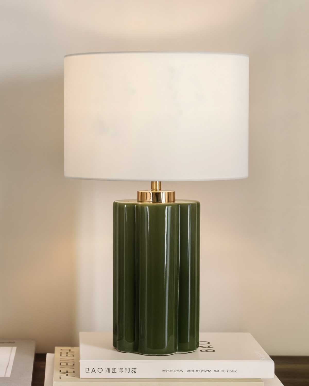 Зелёная настольная лампа Туоми Louvre Home LTL410272MGI