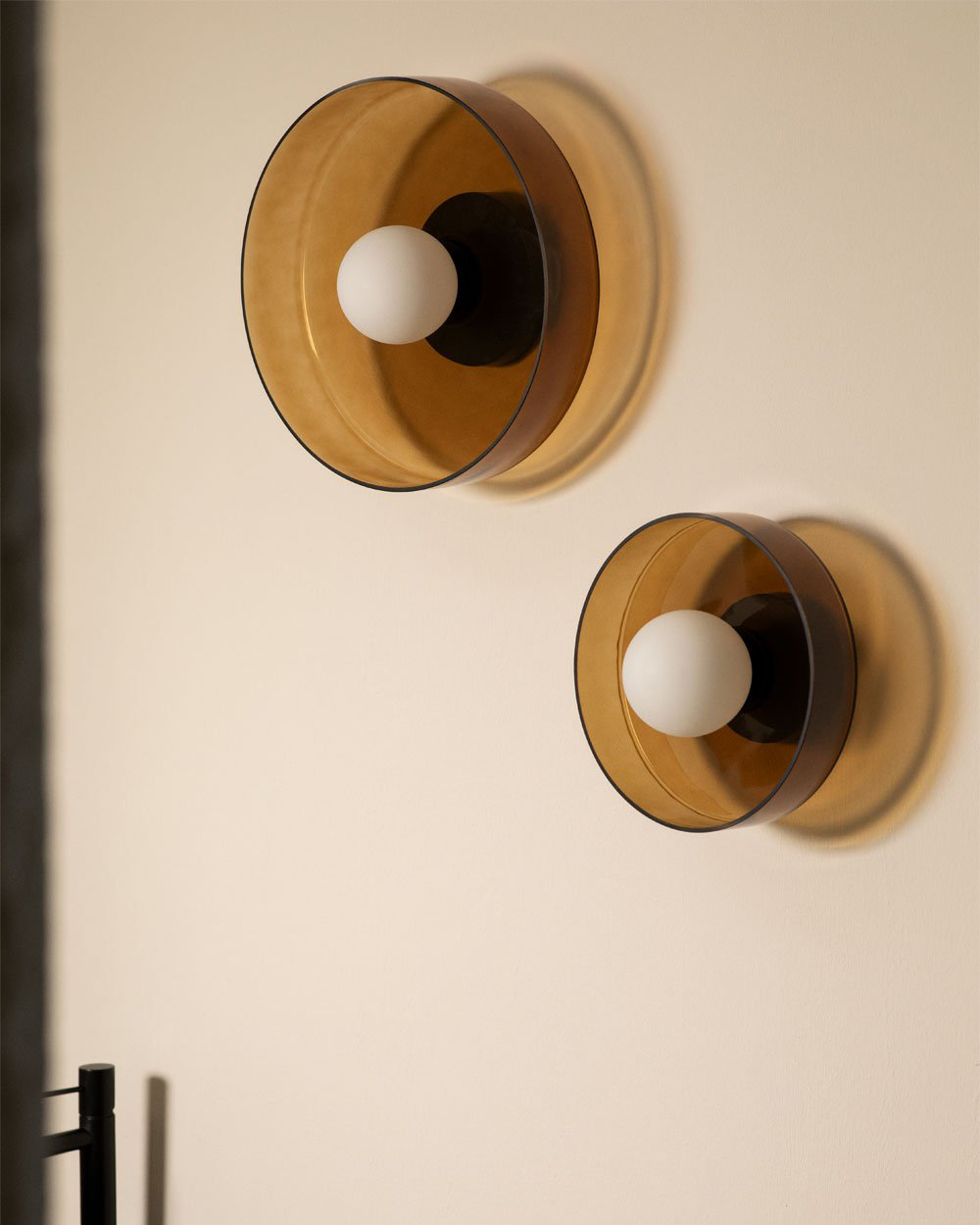 Настенный светильник с янтарным стеклом Кассель - Ø 25 см. Louvre Home LHLSC480324SWL