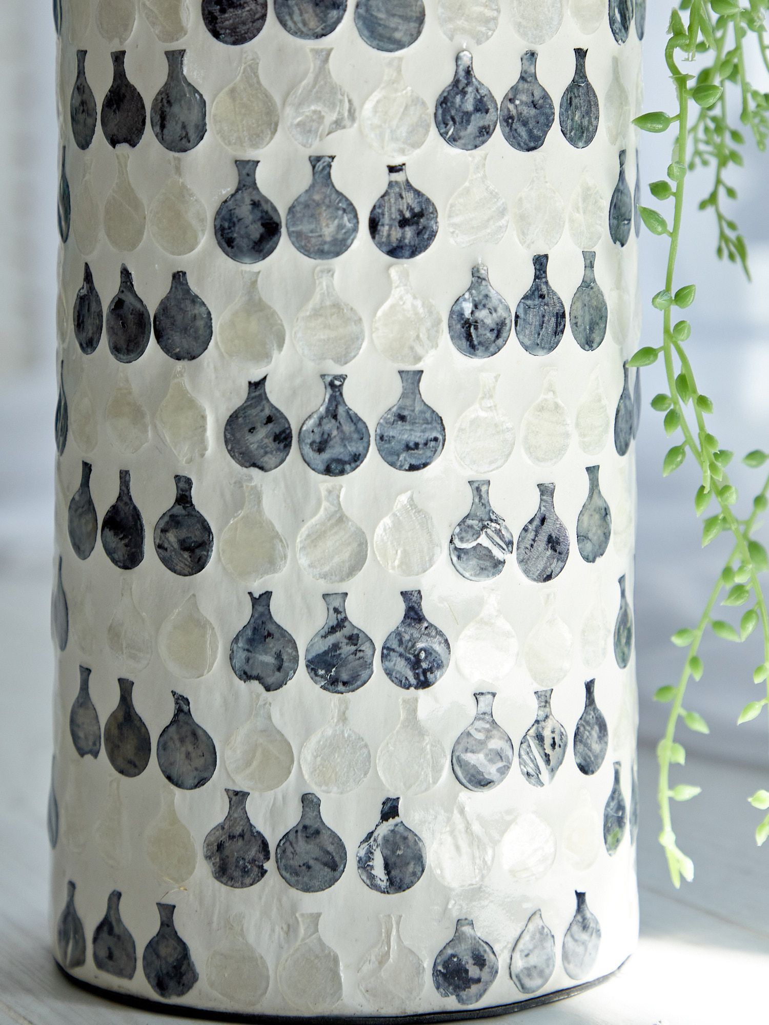 Ваза декоративная с отделкой раковинами устриц Glasar 67-028