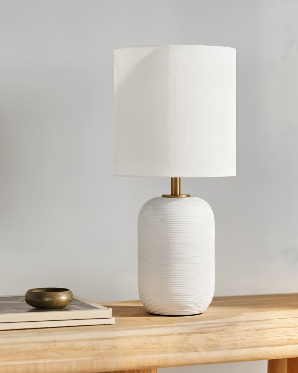 Белая настольная лампа Гретта Louvre Home LTL487361MGI