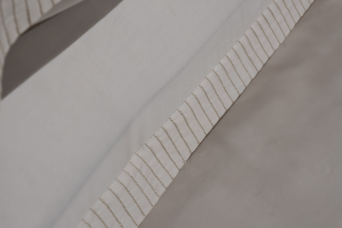 Простыня тенсель 270х280см жемчужная Garda Decor 144HF-40405