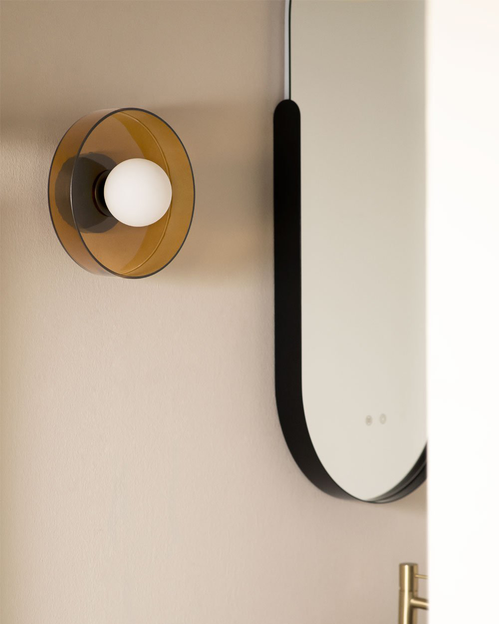 Настенный светильник с янтарным стеклом Кассель - Ø 25 см. Louvre Home LHLSC480324SWL