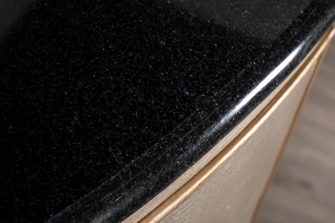 Комод серебристый с гранитной столешницей Garda Decor ART-N2911-S