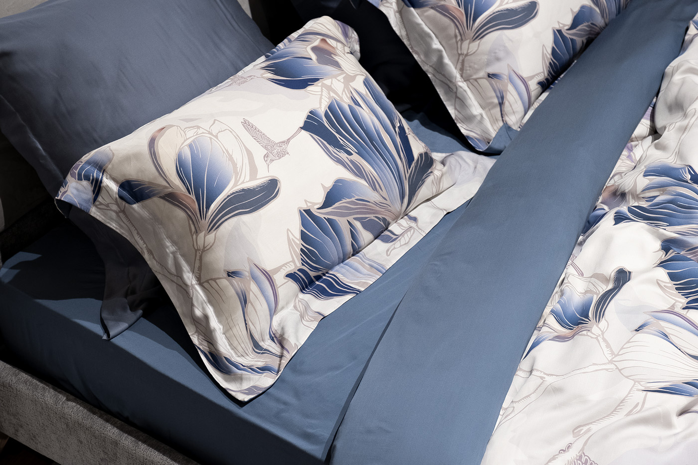 Простыня тенсель на резинке 160х200х30см синяя Garda Decor 144HF-10406