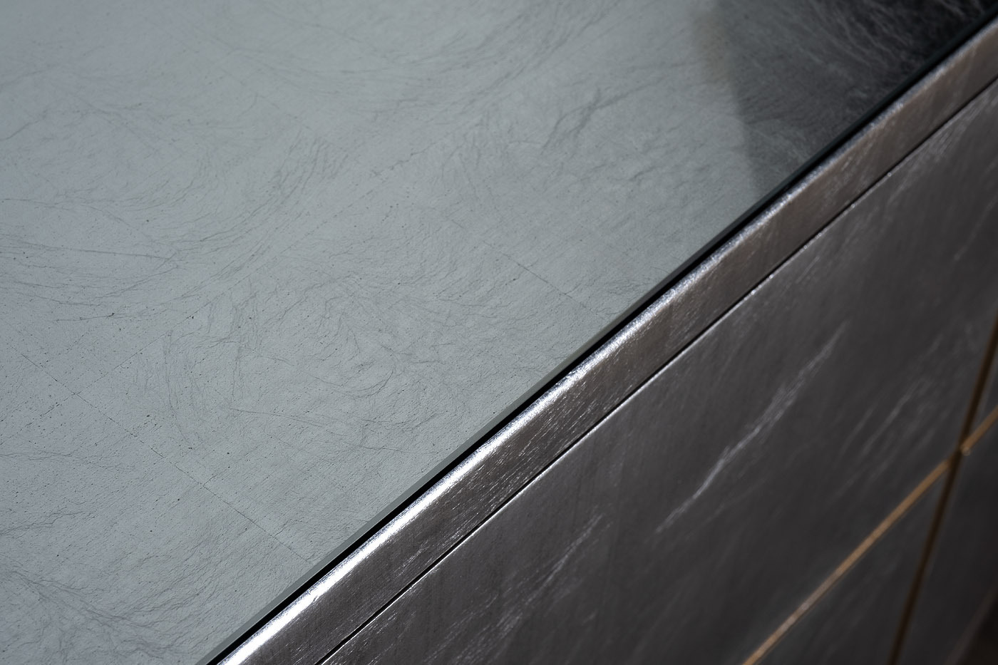 Комод Futuro серебристый с дверцами Garda Decor ART-2705-S