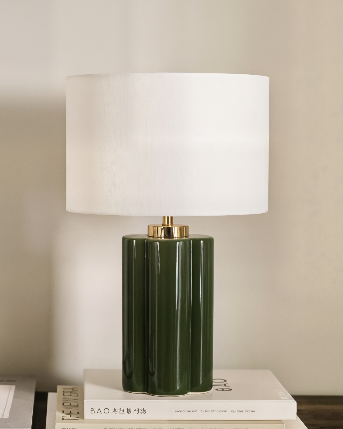 Зелёная настольная лампа Туоми Louvre Home LTL410272MGI