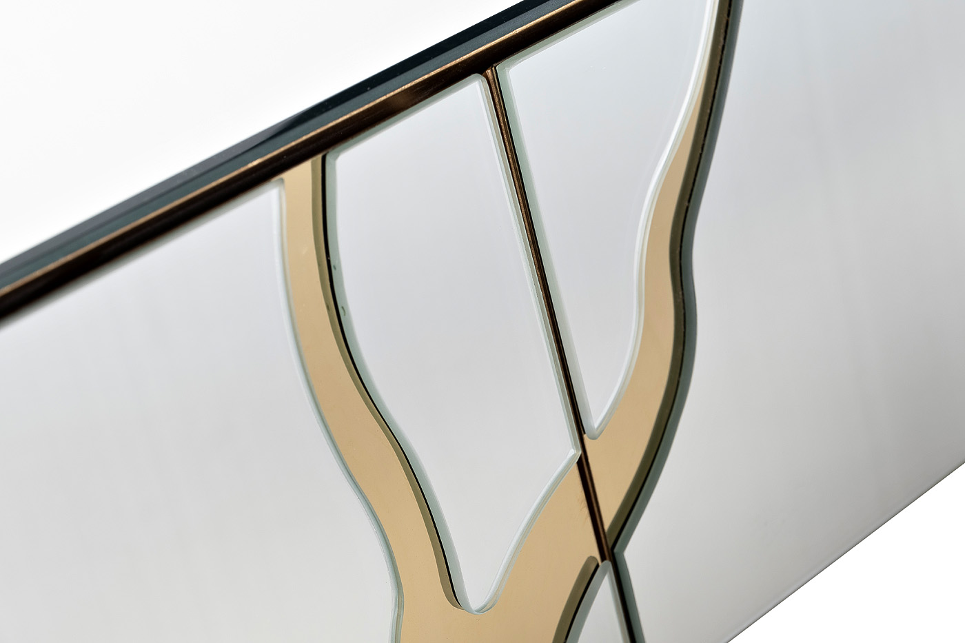 Консоль зеркальная с золотым декором Garda Decor KFG197