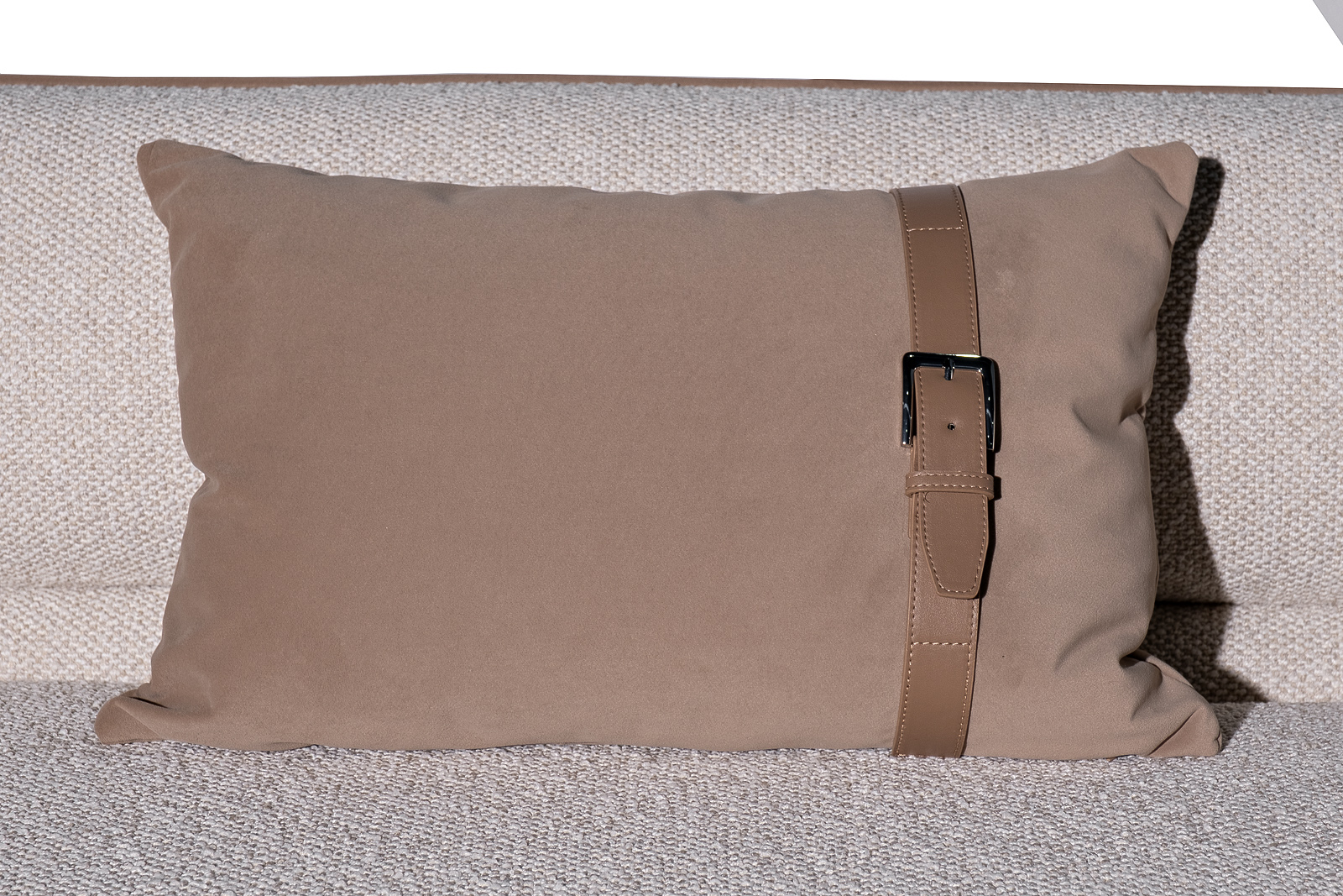 Диван Amelia трехместный букле светлый 253*100*67 с бежевым кантом Garda Decor ZW-25003