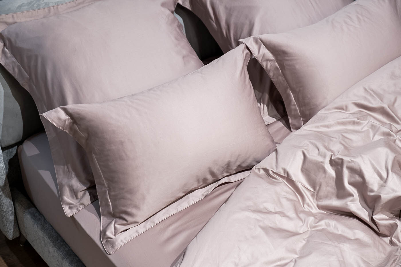 Простыня сатиновая 240х250см пудреная роза Garda Decor 130HB-BSH240250-PROS ROS