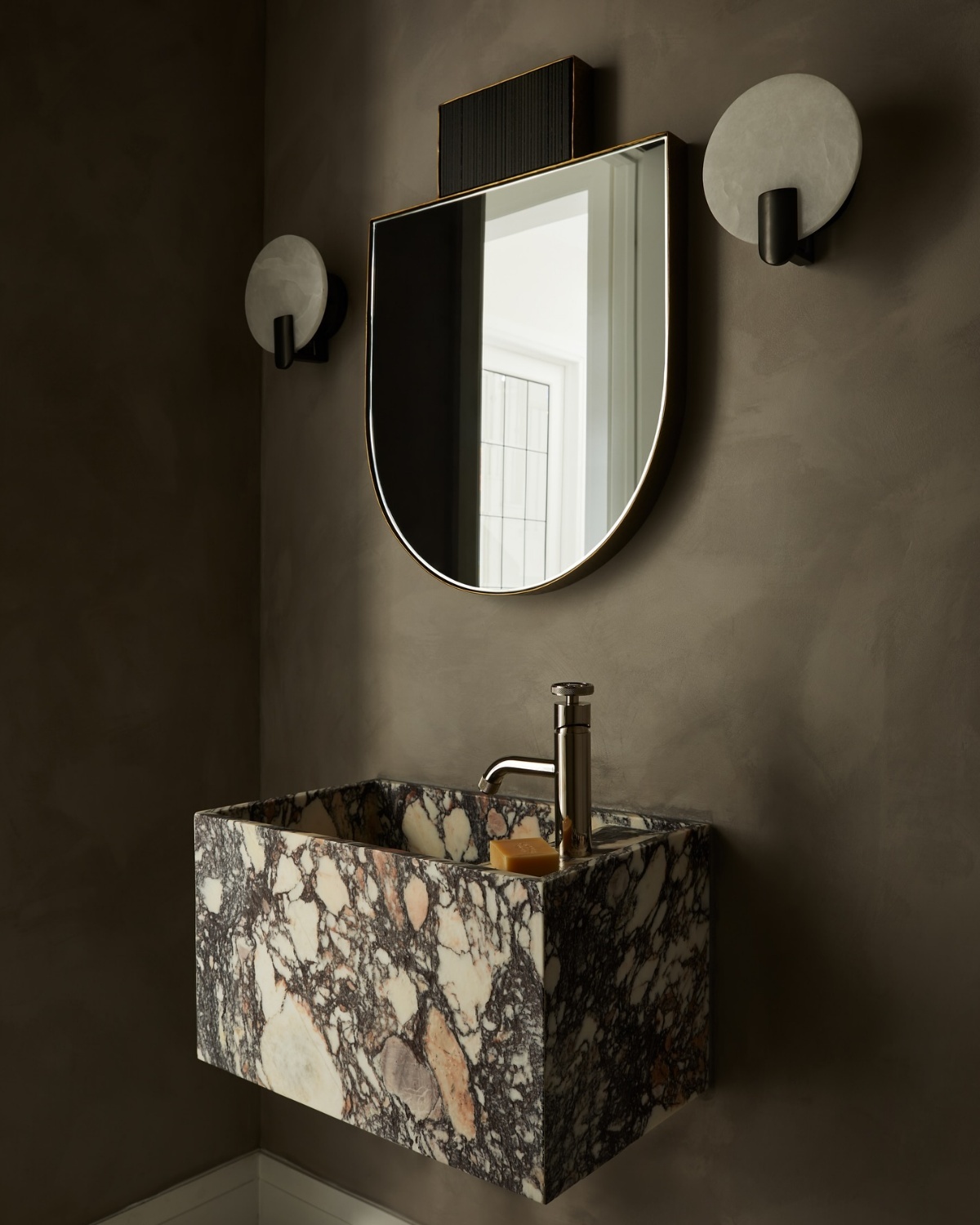 Черный настенный светильник Блэкмор Louvre Home LHLSC390324SWL