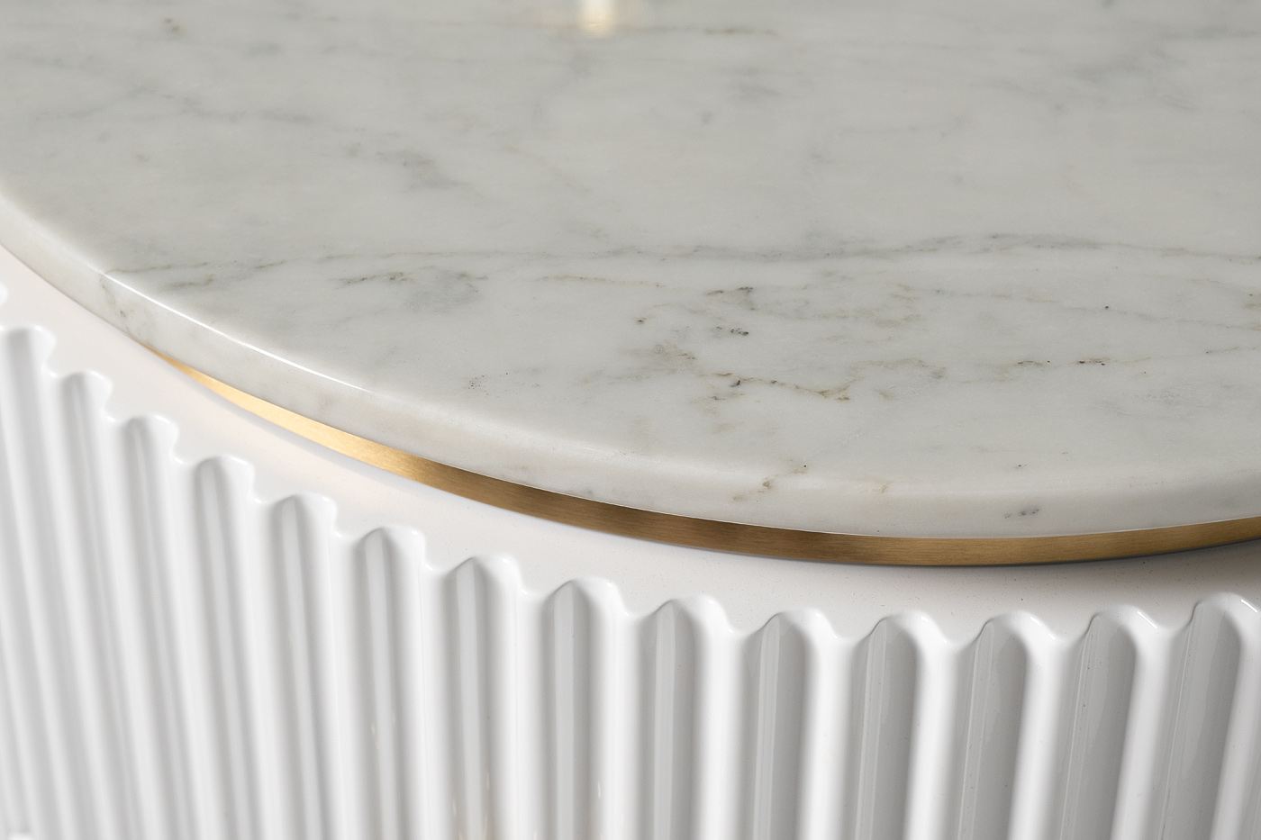 Тумбочка с мя ящиками и мраморной столешницей Garda Decor 77IP-GD009-TUMB/1