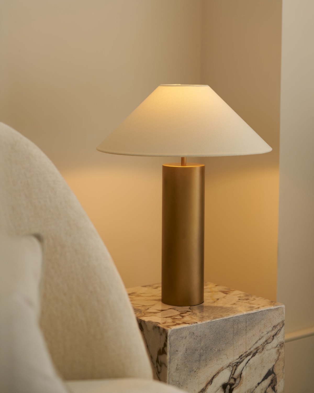 Настольная лампа Лиам с цилиндрическим основанием Louvre Home LTL736611MGI