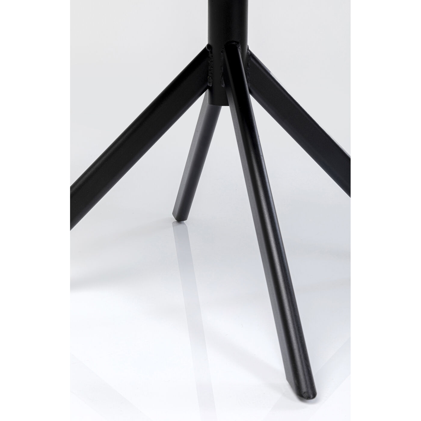 Кресло вращающееся Toronto Black KARE 87310