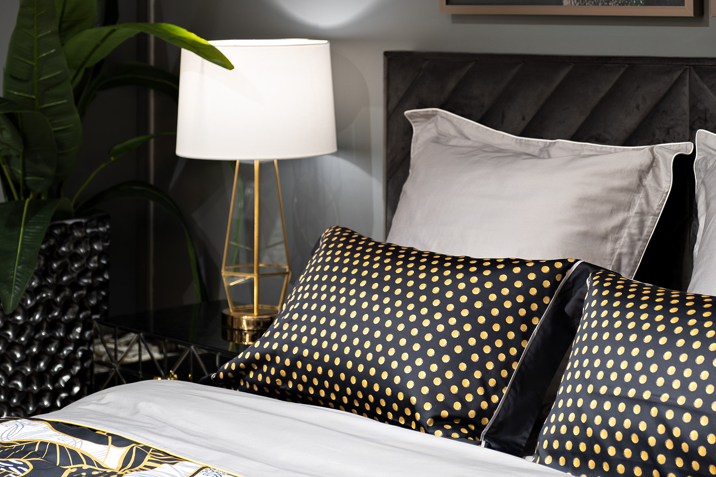 Комплект из 2х наволочек Тропики 50х70см золото/черный Garda Decor 130HB-00010