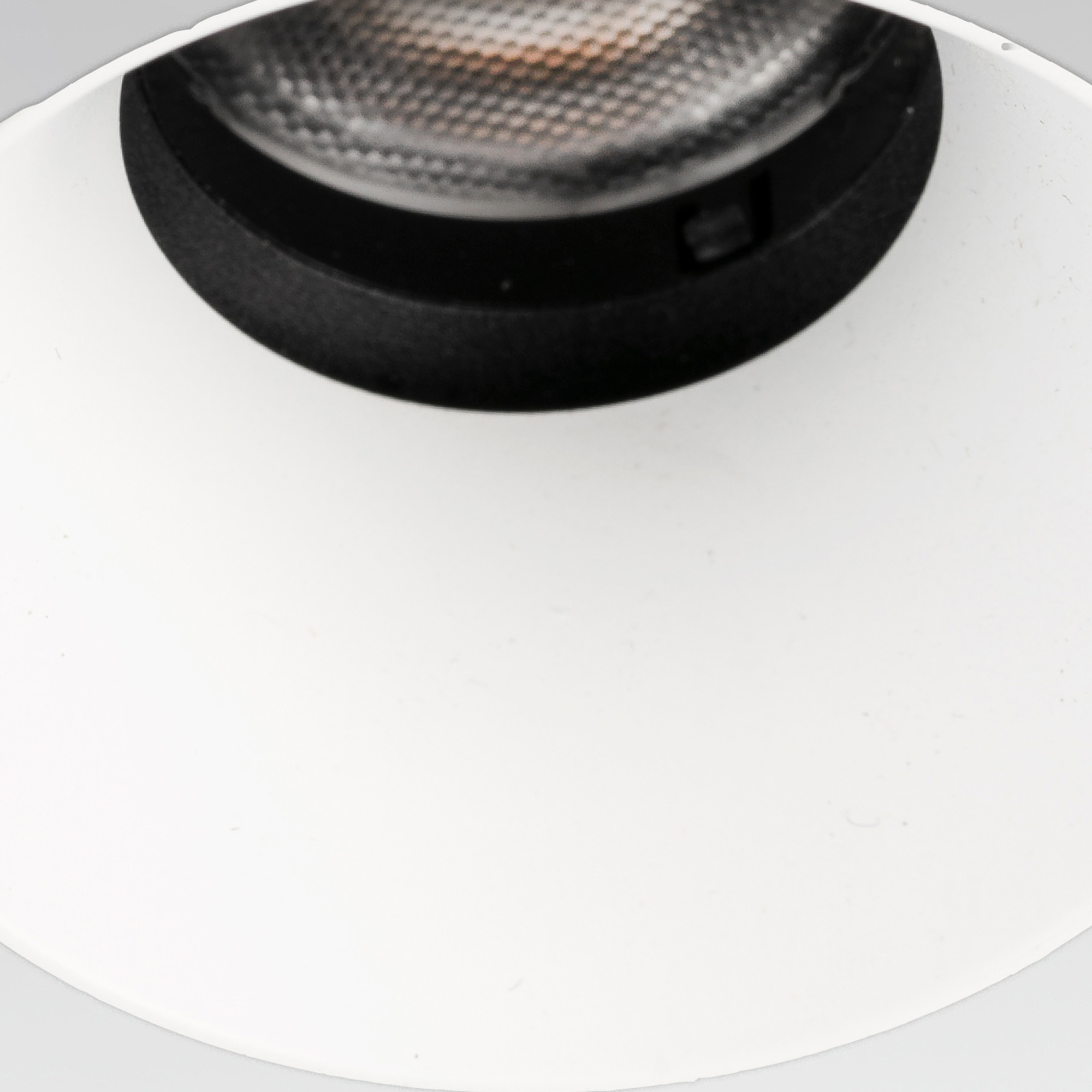 LOX Встраиваемый светильник ORIENTABLE TRIM белый 6-8W 2700K 3 Faro