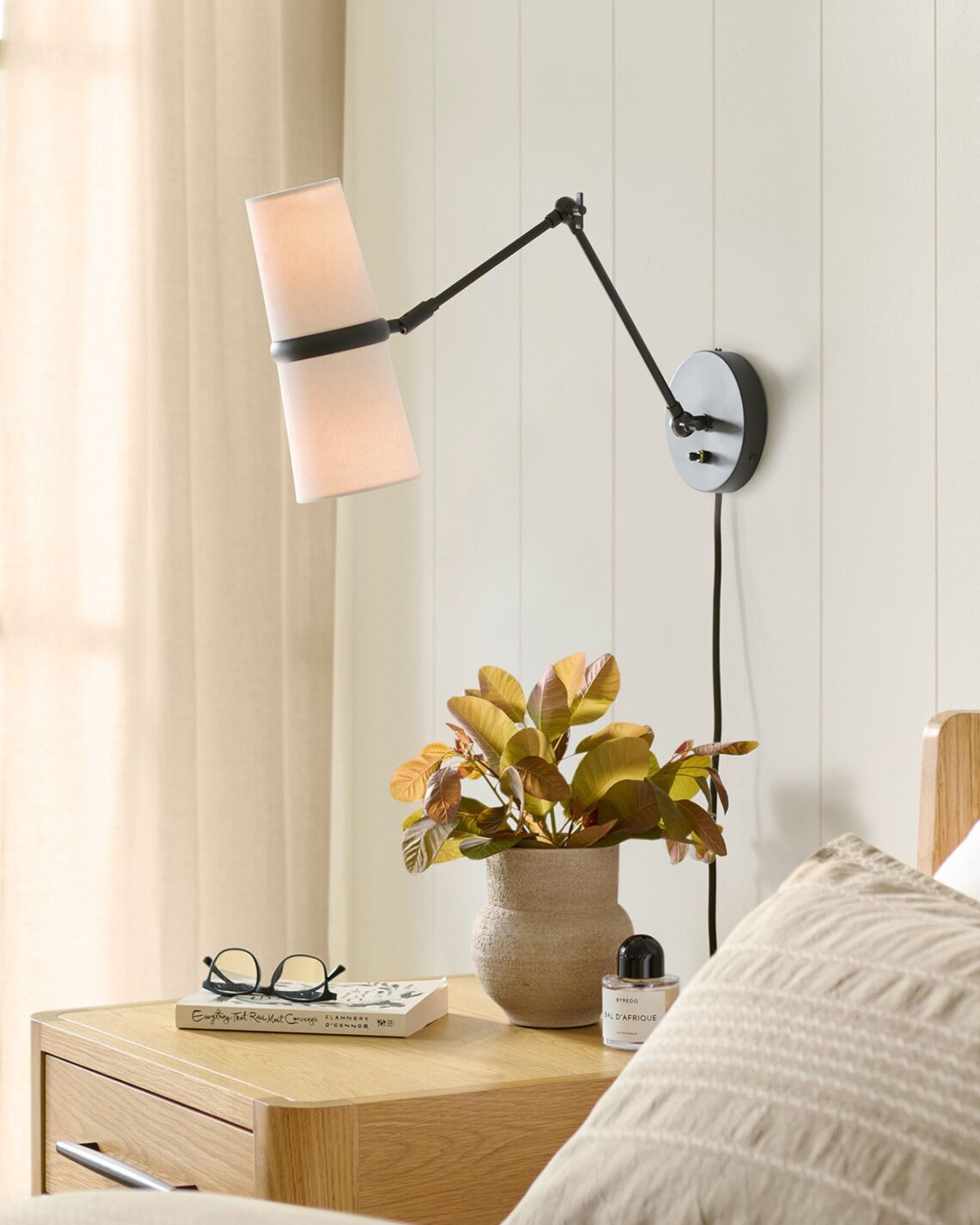 Чёрное бра Флемиш на шарнире с проводом Louvre Home JJ11114-2WC