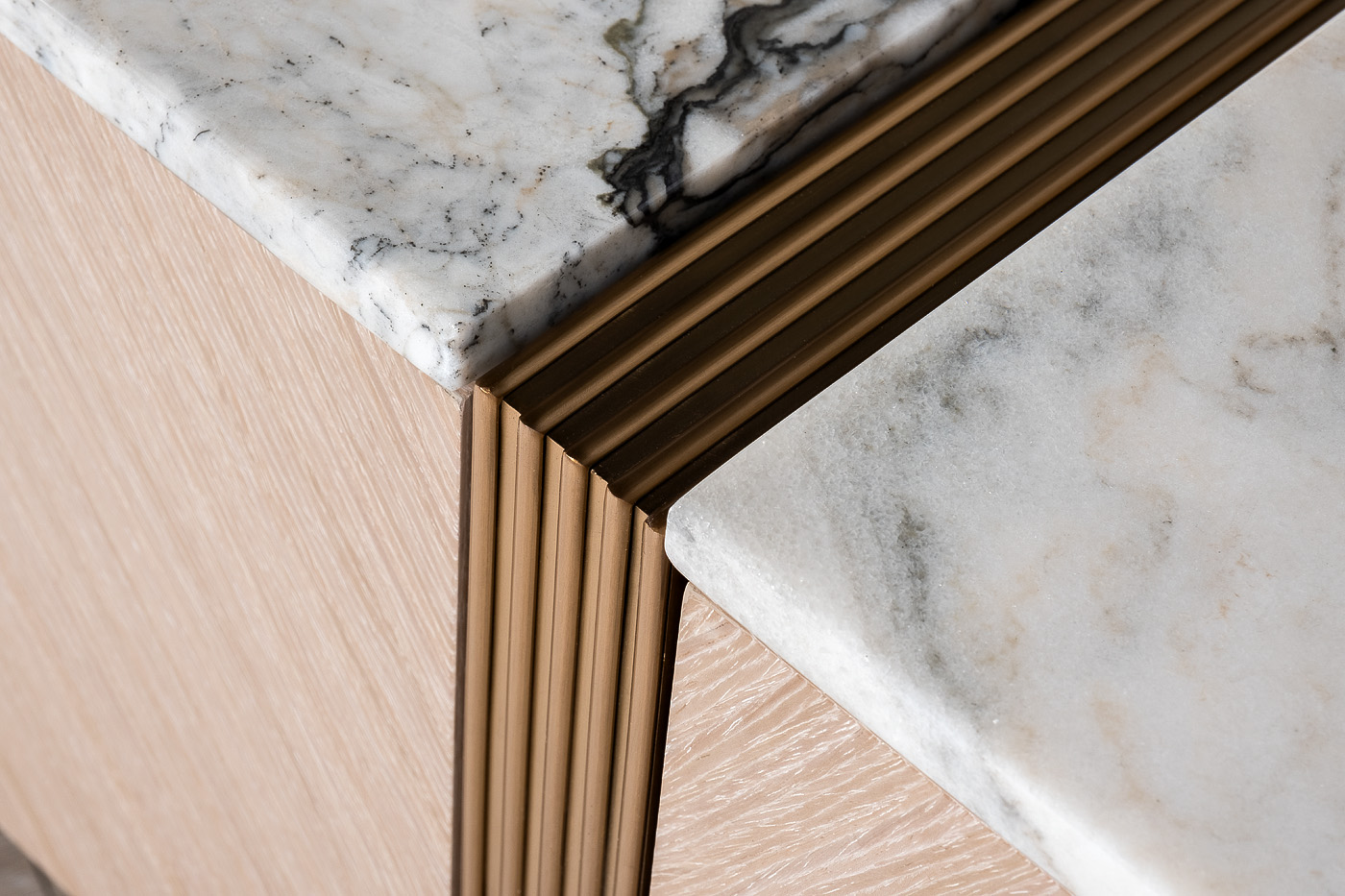 Тумба под телевизор светлый шпон/мраморная столешница Garda Decor 58DB-23185